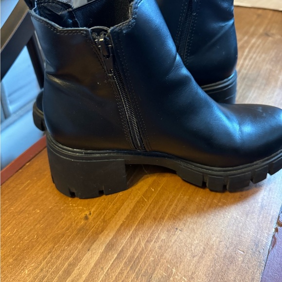 Black Ankle Boots/ Madden Girl Size 7.5 Slight scuff on Left front bootPhoto#12 - Picture 3 of 15